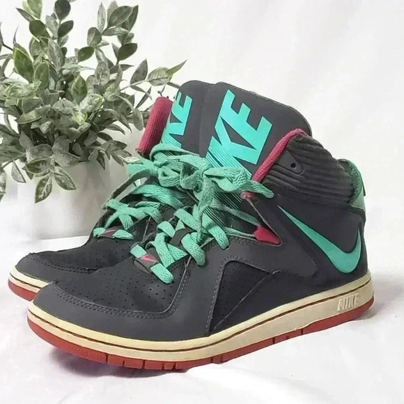 Nike ‘Court Invader’ High Top Basketball Sneakers - 5Y - Picture 5 of 9